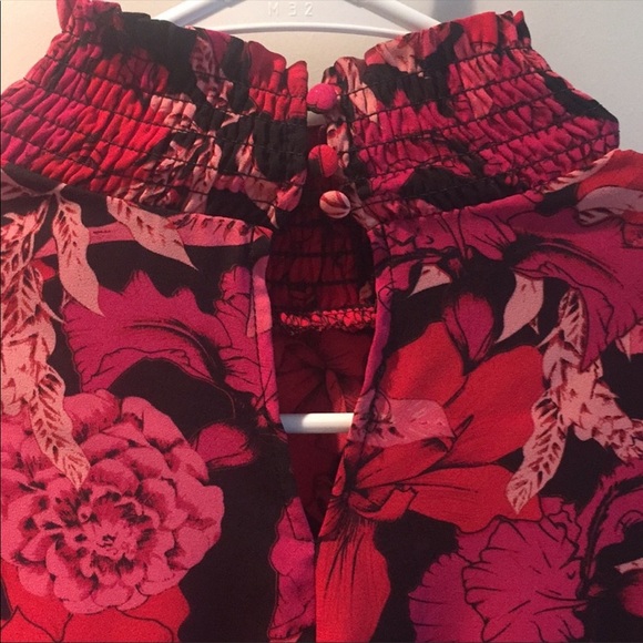 Dress is red - Picture 6 of 8